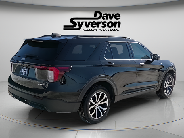 2025 Ford Explorer — detail view