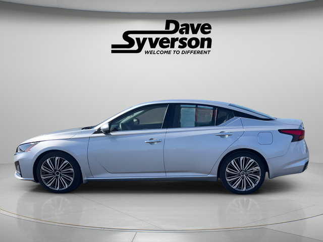 2025 Nissan Altima — side profile view