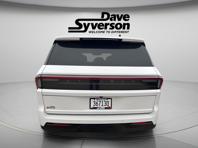 2025 Lincoln Navigator — detail view