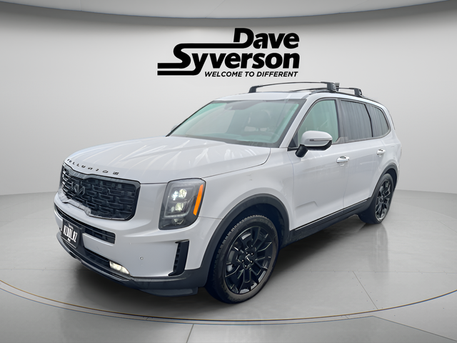 2022 Kia Telluride SX in Wolf Gray — front three-quarter view